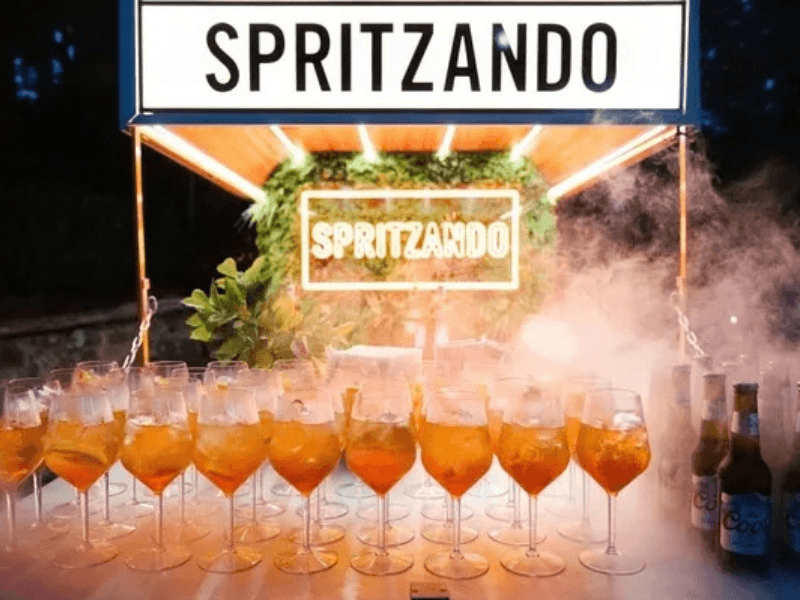 Spritzando - Bar à Sprit mobile - Concept mobile fait pour voyager - Castiglion del Bosco - Toscane