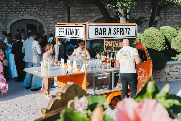 Spritzando - bar mobile mariage - bar à Spritz mariage - vin d'honneur bar mobile, cocktails mariage, bar mariage cocktails