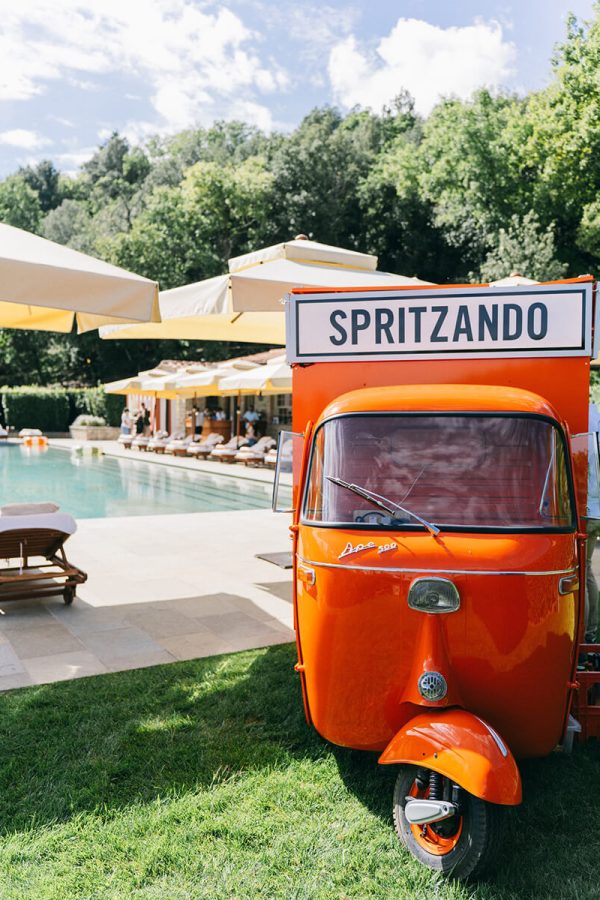 destination wedding spritzando castglione del bosco tuscany savvy event triporteur piaggo
