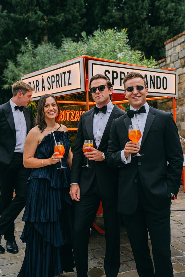 destination wedding spritzando castglione del bosco tuscany savvy event triporteur piaggo